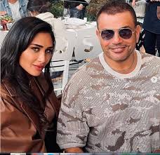 في الحقيقة أن الصورة التي تجمع كل من عمرو دياب ودينا الشربيني تبين أنا خاصة بإطلاق تطبيق تواصل اجتماعي وتداول صور وفيديوهات. Ù‡Ù† Ù…ÙØ§Ø¬Ø£Ø© Ù…ØµØ¯Ø± Ù…Ù‚Ø±Ø¨ Ù…Ù† Ø¹Ù…Ø±Ùˆ Ø¯ÙŠØ§Ø¨ ÙˆØ¯ÙŠÙ†Ø§ ÙƒÙˆØ§Ù„ÙŠØ³ ØµØ§Ø¯Ù…Ø© Ø¹Ù† Ø£Ø³ÙˆØ£ Ø³Ù†ØªÙŠÙ† ÙÙŠ Ø­ÙŠØ§ØªÙ‡