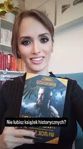 Nie lubisz książek historycznych? W takim razie ta książka jest... dla  Ciebie! 😉, #mieszkowyjściezcienia @daniel.komorowski.pisarz  #danielkomorowski @skarpawarszawska #skarpawarszawska #książki
