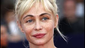Emmanuelle béart is a french film actress, who has appeared in over 50 film and television productions since 1972. Emmanuel Beart Canon Et Naturelle Pour Celebrer Ses 57 Closer