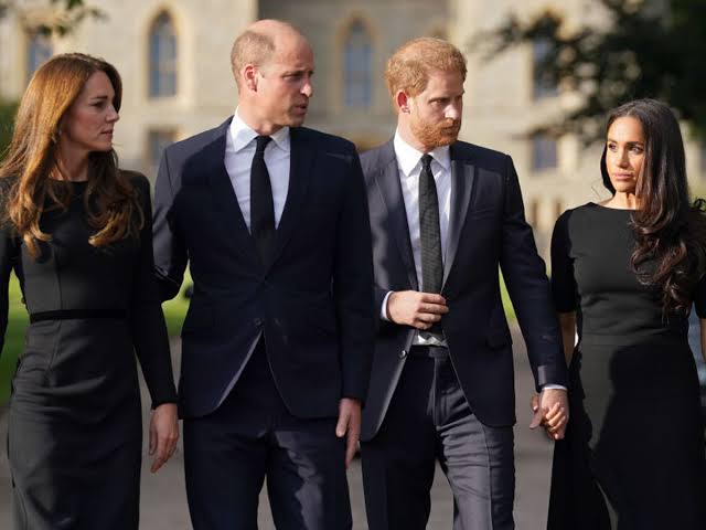 Jennie Bond: 'Harry and Meghan could follow William and Kate's example  after school incident' - The Mirror