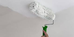 Je nach design und farbe können sie ihre wohndecke für die couch oder das sofa auch als dekorationselement benutzen. Weisse Farbe Fur Die Decke Und Wande Prufen Heimwerker Tipps