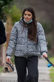 May 20, 2021 · brooke blurton will become the first indigenous and bisexual woman to be australia's bachelorette blurton was on the 2018 season of the bachelor, and later appeared on the show bachelor in paradise Brooke Cleal Vom Bachelor Tragt Eine Daunenjacke Wahrend Sie Mit Ihren Hunden Spazieren Geht Aktuelle Boulevard Nachrichten Und Fotogalerien Zu Stars Sternchen