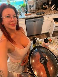 Alexis Fawx®️ on X: Doing a cooking show Tuesday 7pm PST  t.coa6gmjKimqX t.coTda6h6aoYQ  X