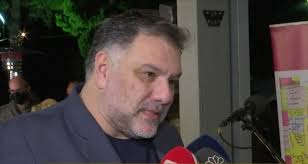 Καλεσμένη την φαίη ξυλά είχε ο γρηγόρης αρναούτογλου στο the 2night show και με αφορμή την συμμετοχή της στην σειρά, έρωτας με διαφορά, ο παρουσιαστής ζήτησε δημόσια συγγνώμη από την ρούλα ρέβη, η οποία σε συνέντευξή της. Grhgorhs Arnaoytogloy Fobh8hka Oti Den 8a Prolabw Na Pw Osa 8elw Ston Gio Moy
