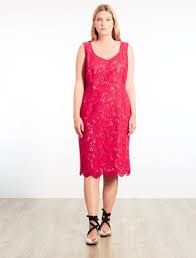 Ci sono i vestiti, sia lunghi che corti, i completi, con giacca tra le varie proposte presenti nel nostro shop sono presenti abiti eleganti in taglie grandi di ogni tipo, in tinta unita o in fantasia, caratterizzati da tessuti diversi fino alla taglia 64. Abiti Da Cerimonia Taglie Forti Cosa Indossare Se Sei Curvy