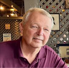 Bachelorette" star Ali Fedotowsky-Manno told her agent she was "done" with  Hollywood and left LA for a quieter life in Nashville with her husband and  two kids.