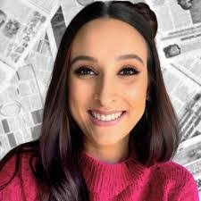 Nicole Muench's Instagram, Twitter & Facebook