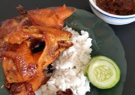 Ayam bakar 3 berku merupakan salah satu ayam panggang yang cukup terkenal di yogyakarta. Resep Ayam Goreng Bacem Khas Yogya Plus Sambal Terasi Bakar Yang Bisa Manjain Lidah