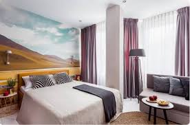 It is a general rule that if a sentence is written in past tense, there should be only one verb in the past form and the related verb should be in present form. 15 Stunning Airbnbs In Frankfurt 2021 Edition