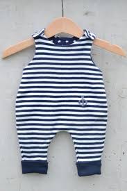 Rainer maas seitennähte und fußsohle mit einer naht schließen und gemeinsam versäubern nähen faltet das bündchen in der mitte, so dass ihr die. Classic Strampler Baby Schnittmuster Und Nahanleitung Strampler Schnittmuster Baby Strampler Nahen Schnittmuster Strampler Kostenlos