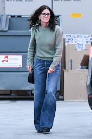 Courteney cox shares friends throwback photo taken before show aired. Courteney Cox Retail Therapy At The Celine Store In La 01 16 2020 Celebmafia