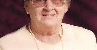 Maxine Larue's Instagram, Twitter & Facebook