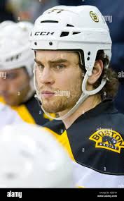 Hockey fight nhl hi-res stock photography and images