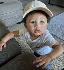 Are his eyes like his?