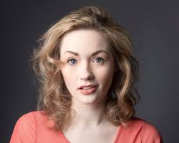 Can someone please clear this picture up, make my hair more brown. My mumma  ok. Maybe put another background