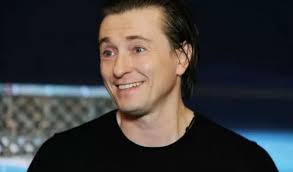 Домохозяйка наталья и театральный актер виталий безруков стали родителями мальчика, которому дали имя сергей — в честь известного поэта есенина. Sergej Bezrukov Biografiya Foto Lichnaya Zhizn Zhena I Deti Rost I Ves 2021 Uznaj Vsyo