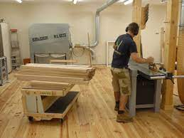 Vin din nou ca reclamatiea pe care am mai facuto de multeori:vecinul iordache siminica are un atelier de tamplarie improvizat,doar un sopron,dotat cu masinele de prelucrarea lemnului la 5m de peretele casei mele. 170 Amenajare Atelier TamplÄƒrie Ideas TamplÄƒrie Atelier Banc De Lucru