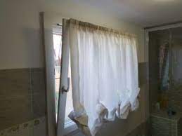 Tende Per Finestre Del Bagno I Modelli Piu Pratici E Belli Gani Tende Per Finestra Design Del Bagno Finestre Bagno
