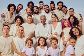 Los herederos de gil, joão gilberto, tom jobim y otros nombres que forjaron la identidad sonora y cultural de brasil escriben nuevos. Familia Gil Se Reune Para Nova Campanha De Natal Da Hering Exame