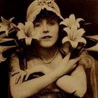 Sannolikt Ruth Holm i skogen