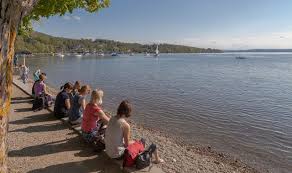 En este último lago tiene su origen el río würm, que juntamente con el hachinger bach y los diversos canales del río isar bañan la ciudad. File Ammersee Herrsching Alemania 2012 05 01 Dd 05 Jpg Wikimedia Commons