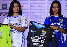 •penjual jersey persib original •📞wa +62 89660061126 (wa only) •📩line @vef4791e•instagram jerseypersib_ •terima cod daerah bandung•. Persib Bandung 2015 League Home Away And Third Kits Football Fashion
