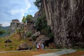 Kalau anda ingin masuk ke lokasi pemandian air panas, harga tiketnya sebesar rp 25.000. Batu Lawang Harga Tiket Masuk Spot Foto Terbaru 2021