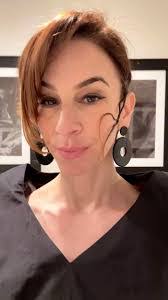 Nicole Schreiber's Instagram, Twitter & Facebook