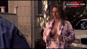 Laura Linney Tit Out – The Big C (0:16) | NudeBase.com