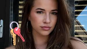 Zien: Influencer (21) Jade Anna zet eerste huis te koop