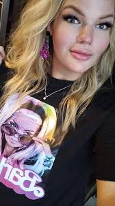 Do you like my shiny new pink leggings? 😝💕