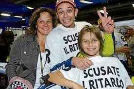 Únete a facebook para estar en contacto con stefania palma y otras personas que tal vez conozcas. Rossi Balap Hingga Tahun Depan Jawaban Sang Ibu Stefania Palma Bikin Simpati Gridoto Com