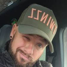 Laurie snook (@laurie180)