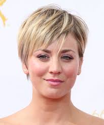 Blond highlights in short hair. 26 Kaley Cuoco Hairstyles Hair Cuts And Colors
