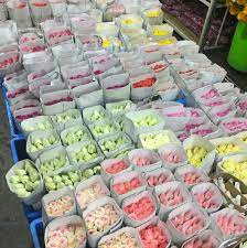 Ingatkan bunga ros putih ni 12 pcs rm20.ambik ko bila buka kotak wrap tu jumpa 8 kuntum kat bawah. Bunga Segar Murah Di Weng Hoa Flower Boutique Jelajah Maya