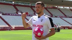 Assisted by alberto benito with a cross following a set piece situation. El Albacete Balompie Ha Presentado Al Delantero Rei Manaj Youtube