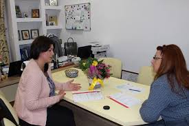 Infiintata in mai 2004, fundatia maini tamaduitoare are ca scop oferirea de servicii pentru copii cu dizabilitati si familiile lor. DirecÈia GeneralÄ De AsistenÈÄ SocialÄ Èi ProtecÈia Copilului Arad A ObÈinut Recertificarea Iso 9001 Pentru Managementul CalitÄÈii Foto