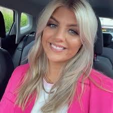 Corinne Jordan's Instagram, Twitter & Facebook