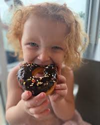 Trying to get these girls in position, pose, smile and stay still in 10  secs is NOT easy 😂😂 but we got it done🥴💙 #pregnant #pregnancy #mamabear  #bellypics #babyboy #babyNumber4 #family #love #