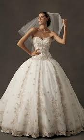 Amalia Carrara 315 2 000 Size 10 Sample Wedding Dresses Beautiful Wedding Dresses Fit And Flare Wedding Dress Wedding Dresses