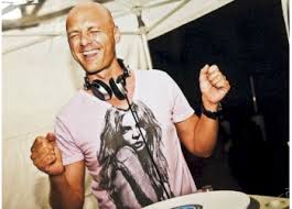 Sie sind deshalb auf der suche nach den besonderen musikern oder künstler mit originellen und einmaligen angeboten. Hochzeits Dj Und Hochzeitssanger In Wiesbaden Finden Hochzeit 2020 2021