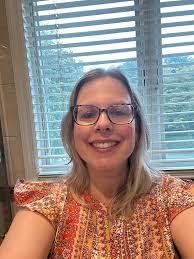 Lori Lesser's Instagram, Twitter & Facebook