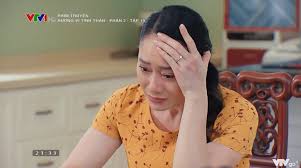 Thấy có người dưới bể bơi, nam tưởng bà dần trong lúc lẫn lộn đã bị rơi xuống bể, liền nhảy xuống định cứu bà. Jijvfvrxgemjym