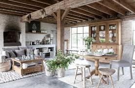 Lo stile provenzale inoltre, a differenza dello stile shabby chic che definisce qualunque oggetto o complemento di arredo sia stato restaurato e ridato a nuova credenze, madie e cassapanche sono i complementi d'arredo perfetti per arredare casa in stile provenzale; Mobili Stile Provenzale Tante Idee Rivisitate Per Tutta La Casa Archzine It