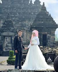 Pin by ora lea on w. 30 Foto Prewedding Outdoor Casual Simple Romantis