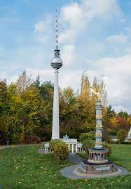 berlin fernsehturm und siegessaule als modelle in der miniaturwelt lichtenstein in sachsen tower cn tower landmarks
