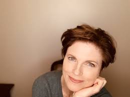 Tracey Toth's Instagram, Twitter & Facebook