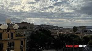 Lora più bella per godere Cagliari (spoiler: no, non è laperitivo)