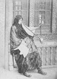 صور قديمة من أواخر القرن التسع عشر الفترة العثمانية السقا مع أمرأة ونارجيلة 2 baghdad islamic city historical pictures