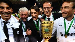 Der vfl wolfsburg besiegte den fc bayern münchen mit 3:2 im elfmeterschießen.nach verlängerung stand es 0:0. Dfb Pokal Bayern Frankfurt Pott Full Tipps Von Profi Bobic So Feierte Der Pokalsieger In Berlin Eurosport